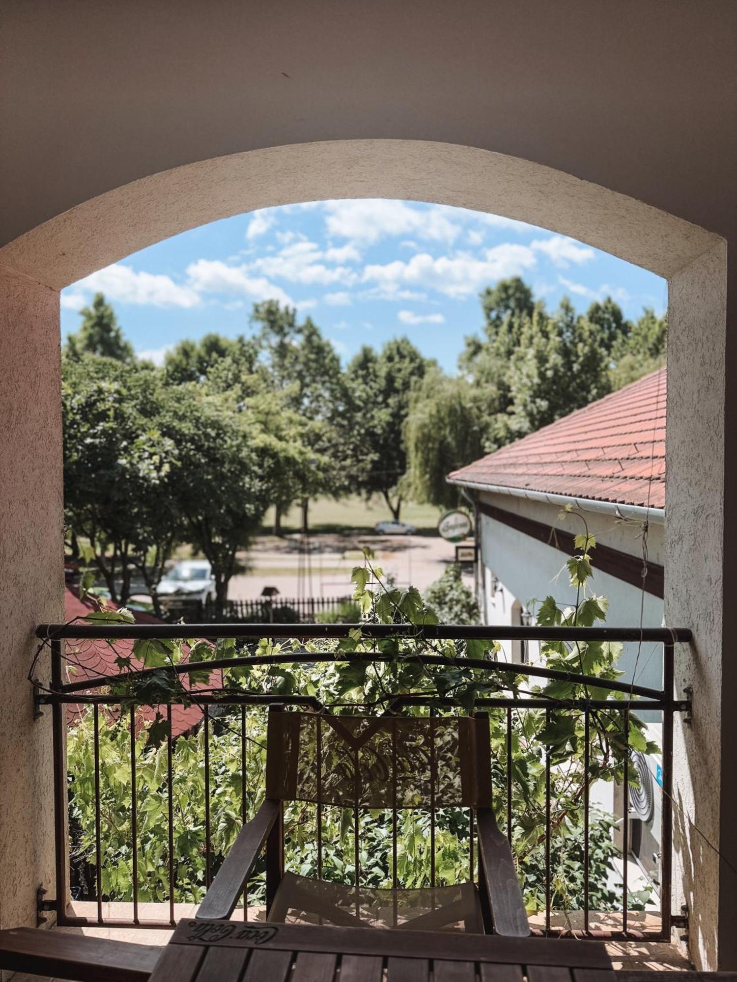 Sobri Halaszcsarda Es Panzio باجة المظهر الخارجي الصورة